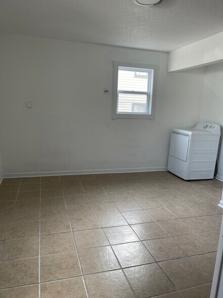 Building Photo - 730 N 70th St