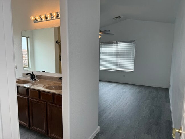 Building Photo - 2712 E Denim Trail