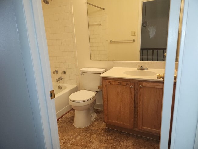 Building Photo - 8212 Londonderry Ct
