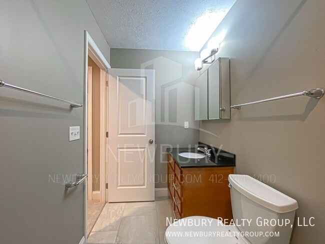 Building Photo - 2 Bedroom, 2.5 Bath Townhome - Discover th...