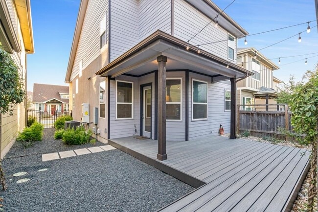 Building Photo - 1004 Banyon St