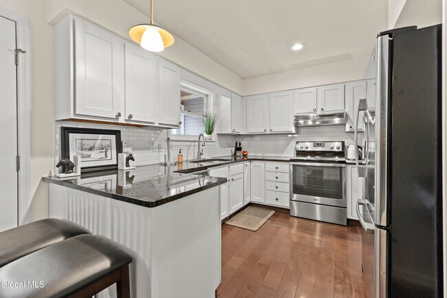 Building Photo - 19 Sarazen St