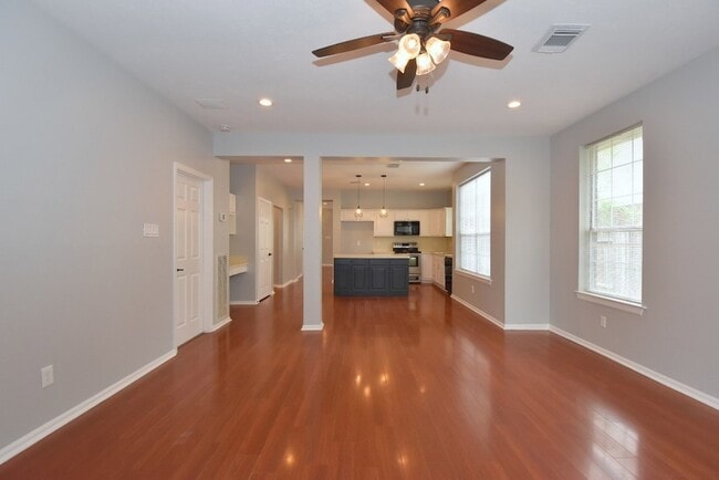 Building Photo - 20415 Lonestar Oak St