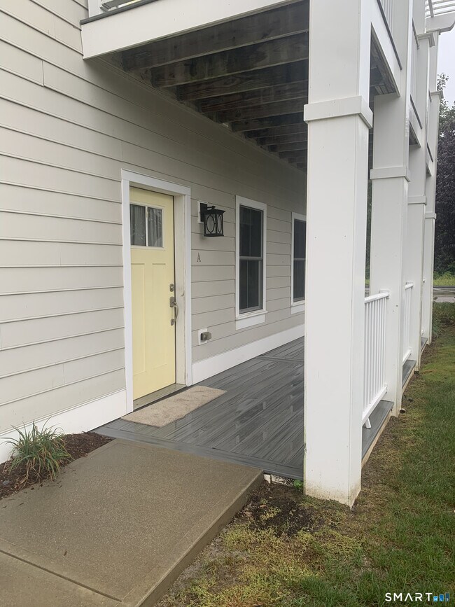 Building Photo - 502 Edgewater Cir