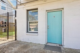 Building Photo - 215 Hyde Park Blvd