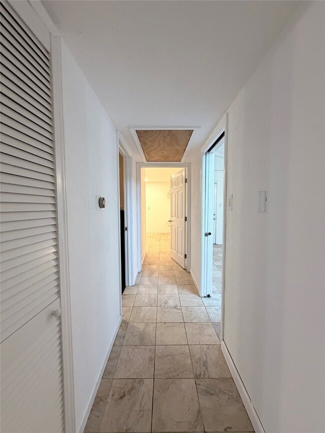 Building Photo - 618 Sulphur St