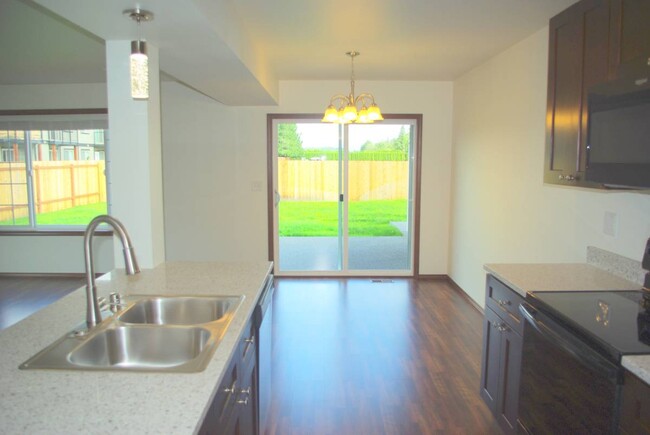 Building Photo - 2025 Aaron Dr