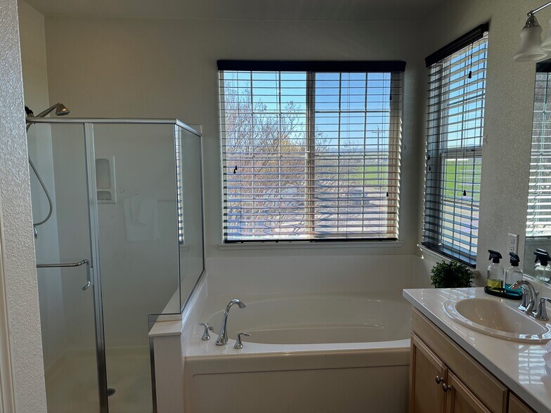Building Photo - 3292 Overland Ln