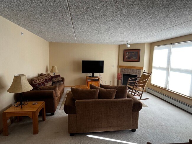 Building Photo - 980 Lakepoint Dr