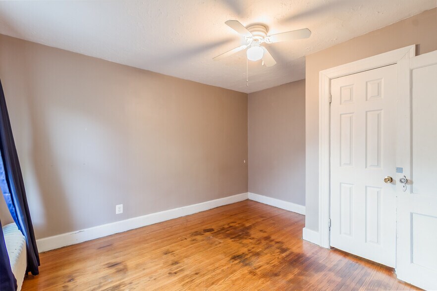 Main Bedroom - 290 Field Street