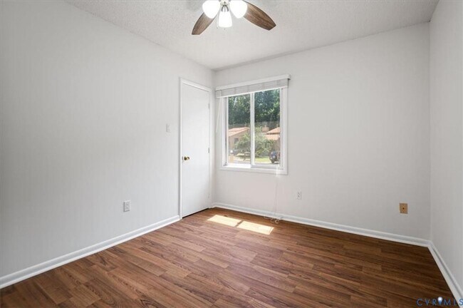Building Photo - 3 Bedroom Townhome in Henrico!!!