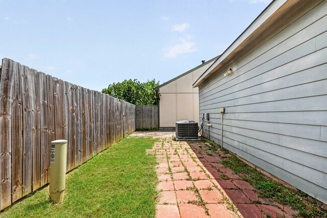 Building Photo - 4530 Stanford Ct