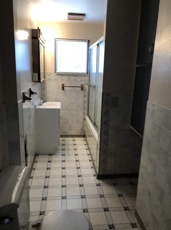 Building Photo - 802 10th Ave