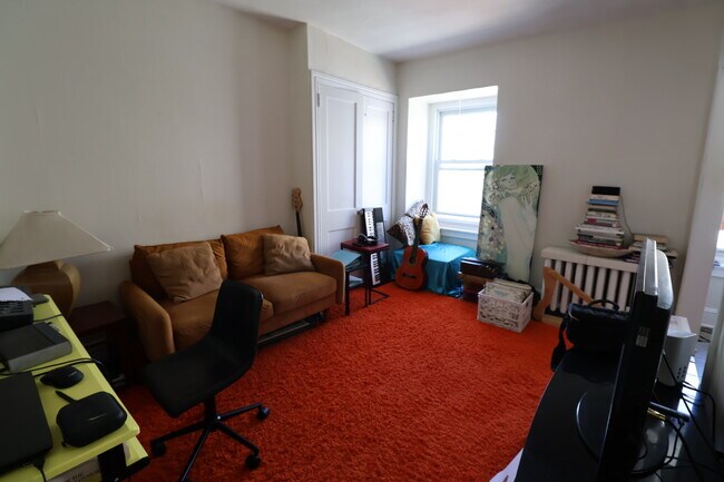 Building Photo - 1910 Pine St