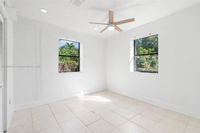 Building Photo - 308 NW 2nd Ave