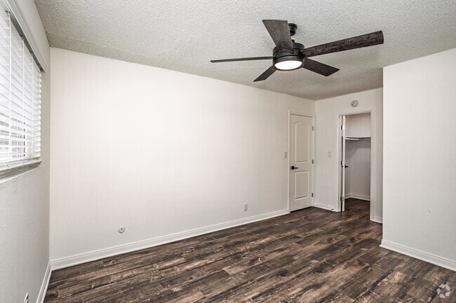 2BR, 1.5BA - 1,000SF - First Bedroom - Brentwood Apartments