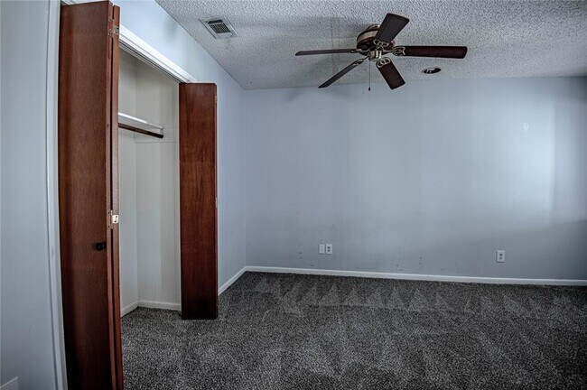 Building Photo - 24468 Country Clb Dr