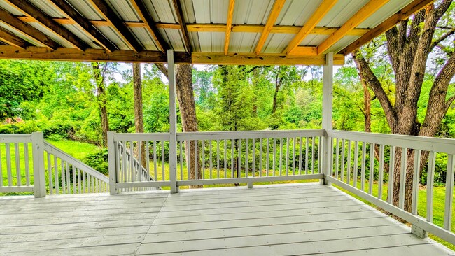 Building Photo - Newly Renovated | Upstairs Duplex | Minute...