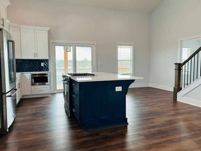 Building Photo - Stunning 4 bedroom 2.5 bath near Downtown Newnan! Must see!