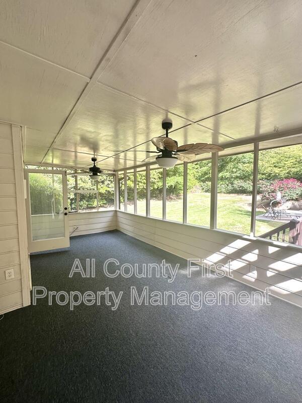 Building Photo - 5621 Shadow View Dr SW
