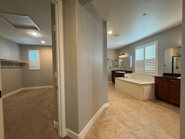 Building Photo - Four Bedroom West Roseville Home
