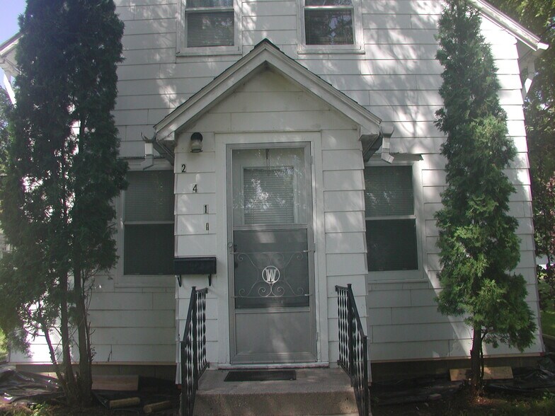 Building Photo - 241 E Ronning Ave