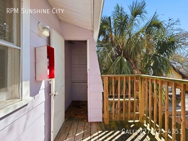 Building Photo - 1115 Highland St N