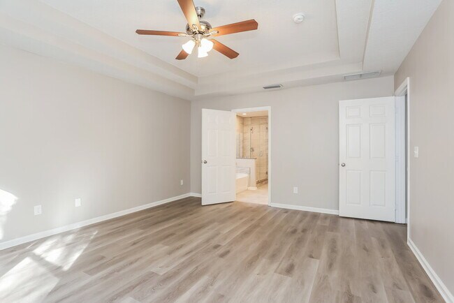 Building Photo - 10896 Campus Heights Ln