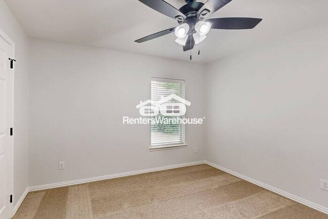 Building Photo - MOVE IN READY - 3BED/2BATH - FORNEY TEXAS