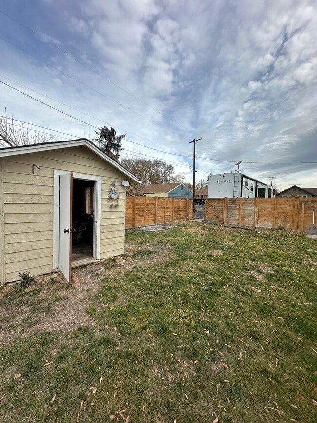 Building Photo - Vintage Character, Modern Finishes! Spacio...