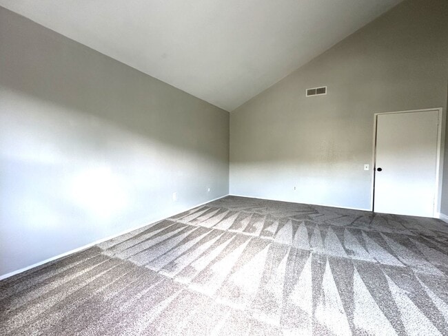 Building Photo - $1,000 OFF FIRST MONTH'S RENT! 4BR/3BA Hou...