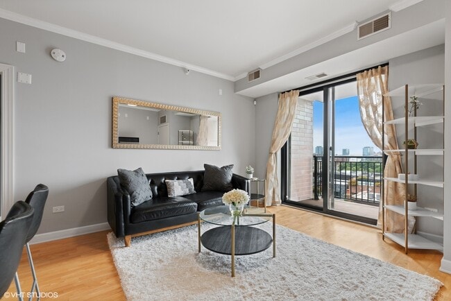 Building Photo - 451 W Huron St