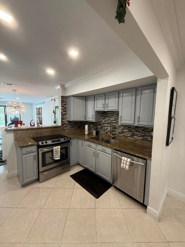 Building Photo - 12394 Westhampton Cir