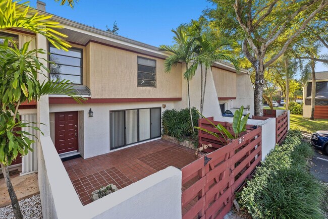 Building Photo - 3012 Willow Ln