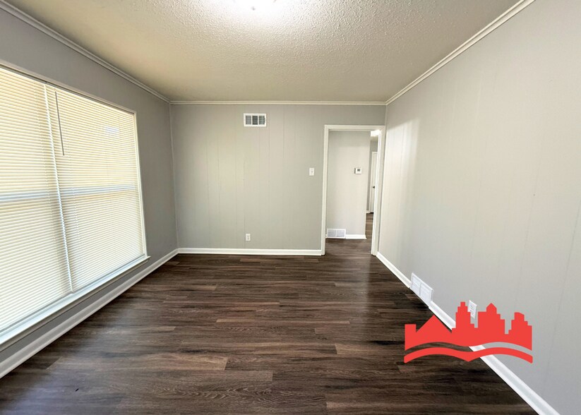 Building Photo - 890 W Marigold Ln