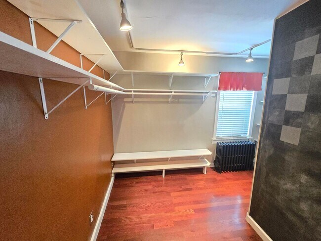 Building Photo - Beautiful 2 Bedroom 1.5 Bathrooms Patterson Park