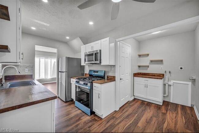 Building Photo - 12508 Sobieski Ave