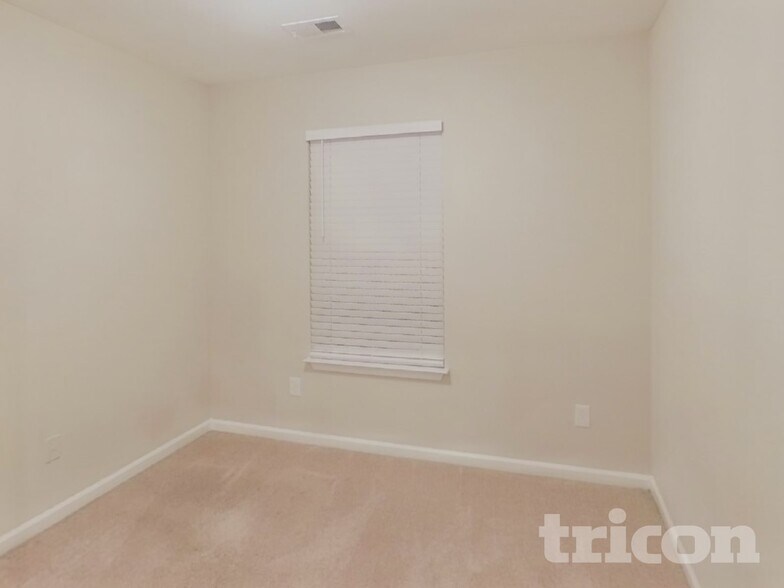 Building Photo - 102 Ellis Mill St