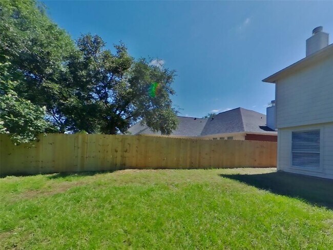 Building Photo - 3607 Lakeaires Ln
