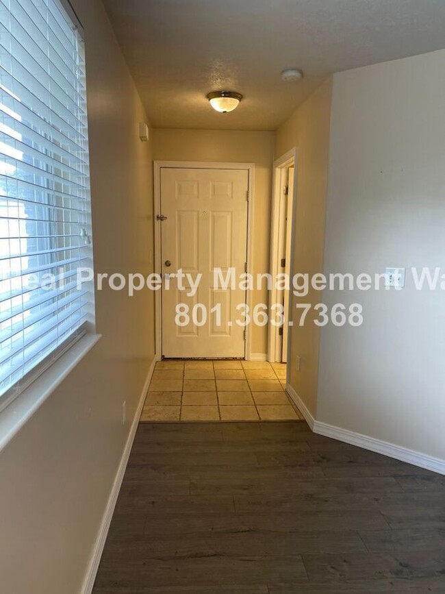 Building Photo - 380 N 500 W