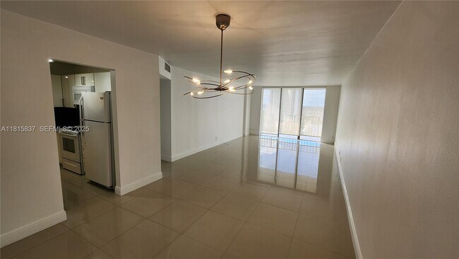 Building Photo - 18151 NE 31st Ct