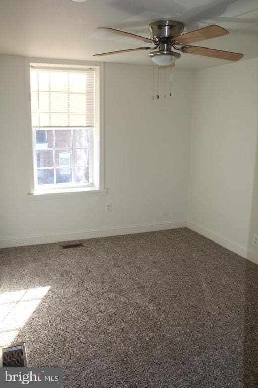 Building Photo - 204 Maple St