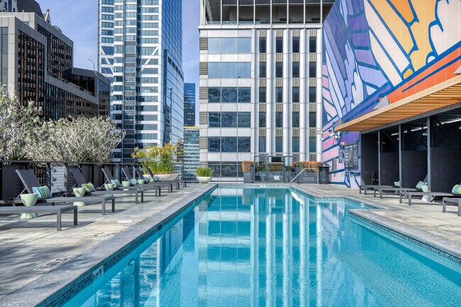 Building Photo - 612 Flower St