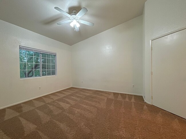 Building Photo - 2 BED 2 BATH CONDO IN GATED COMMUNITY!