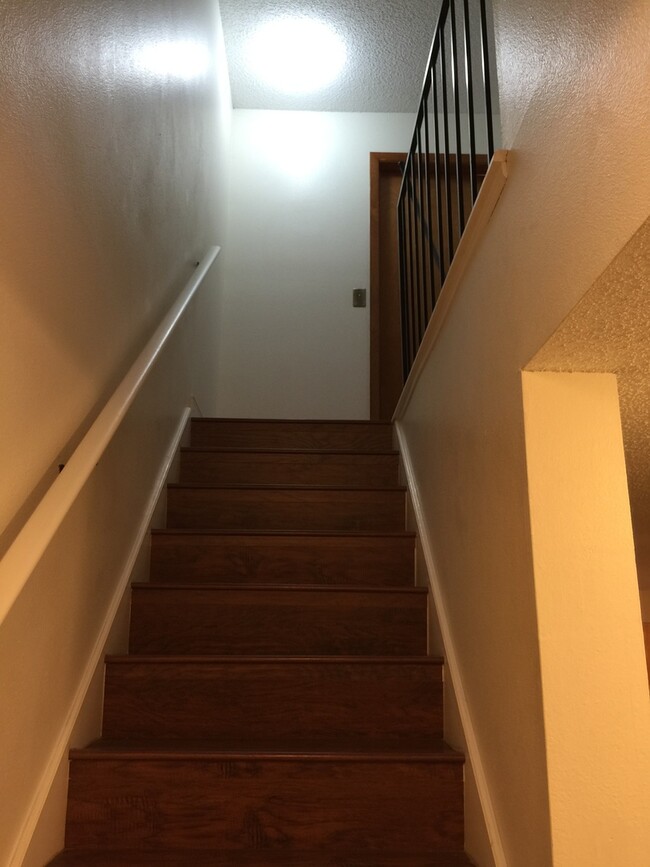Building Photo - 2/2.5 corner unit Townhouse in Whisper Lake