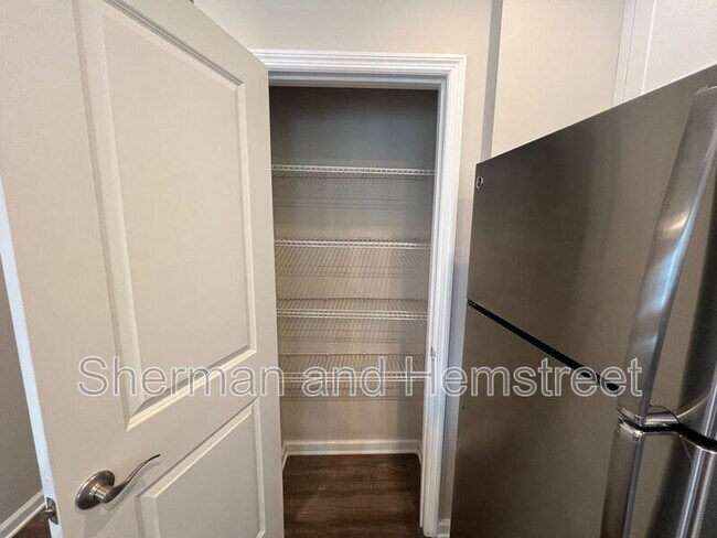 Building Photo - 645 Dobhill Ln