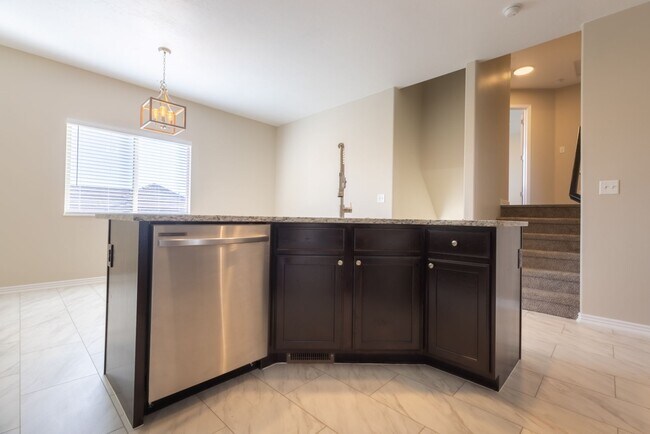 Building Photo - Darling home in desirable Little Valley with a PRIVATE POOL!