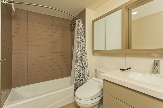 Building Photo - BEAUTIFUL 1 BEDROOM UNIT IN THE COLLECTION