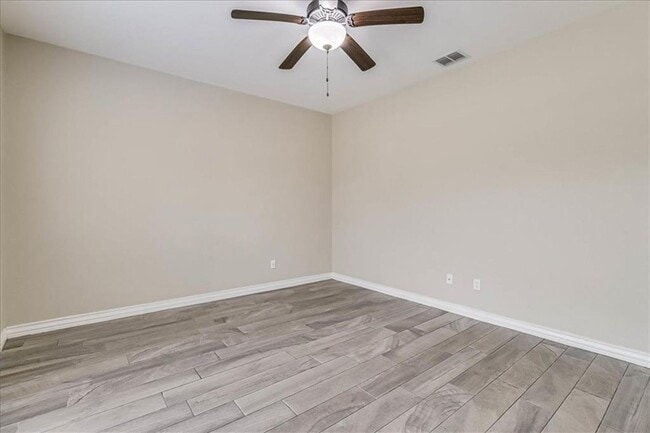 Building Photo - 6537 Paddington Dr