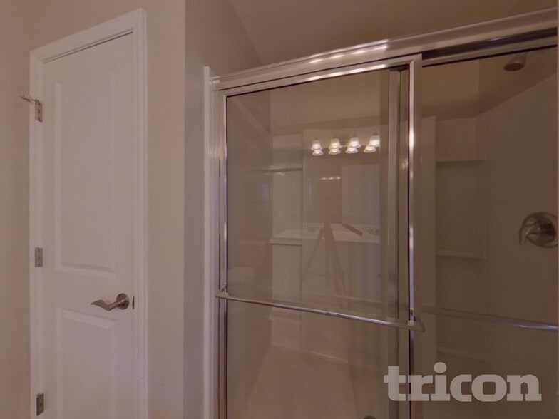 Building Photo - 1041 Lonergan Cir